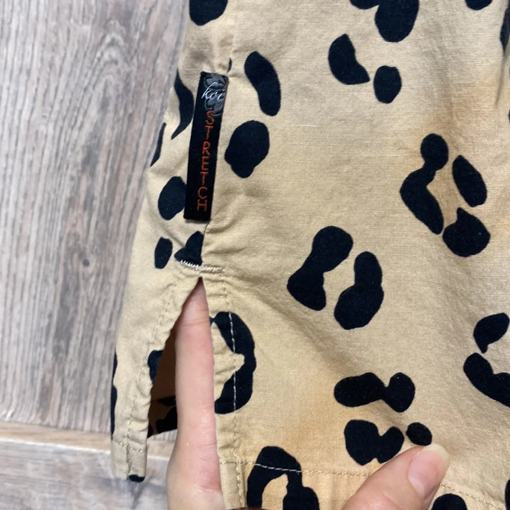 Big Leopard print Scrub top XS, Koi STRETCH brand by Kathy Peterson, Scrub Work - Picture 11 of 12